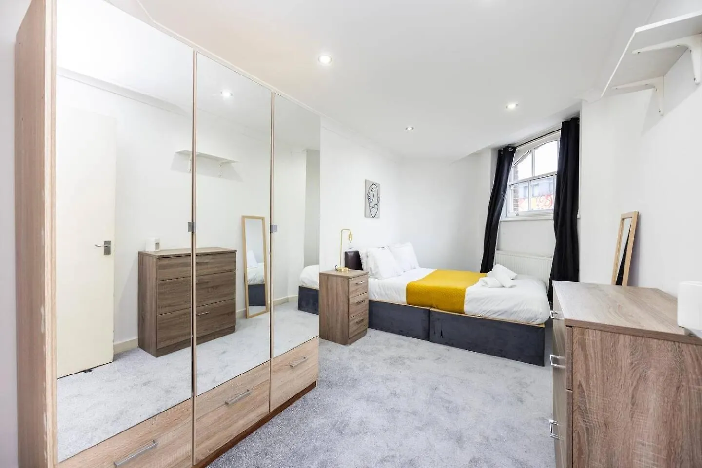 City Chic Apartment Steps From Liverpool Street London 0*,  United Kingdom