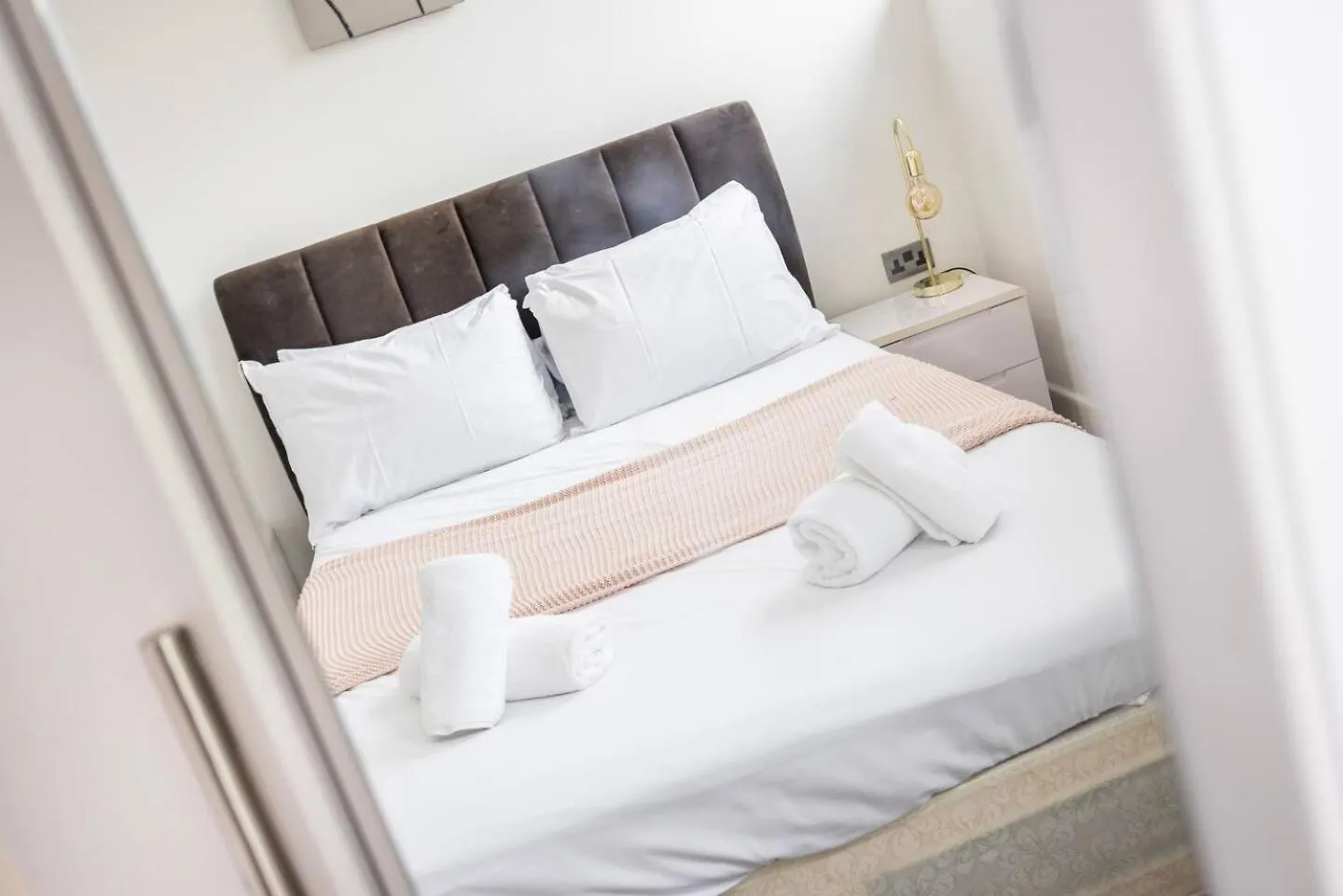 City Chic Apartment Steps From Liverpool Street London Holiday home
