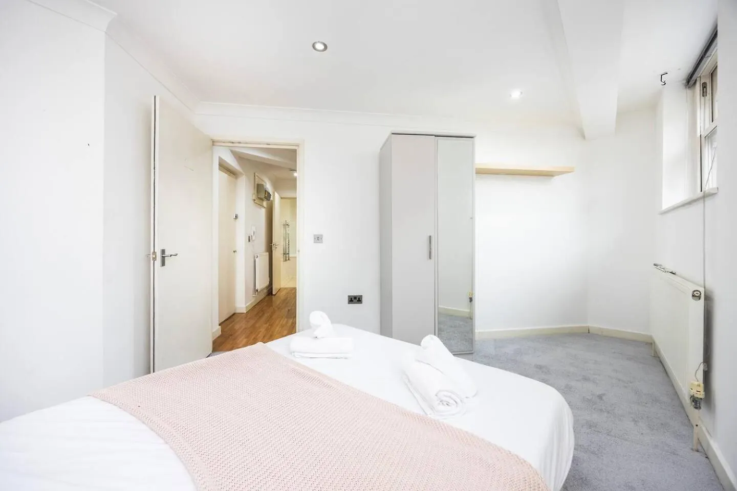 Holiday home City Chic Apartment Steps From Liverpool Street London