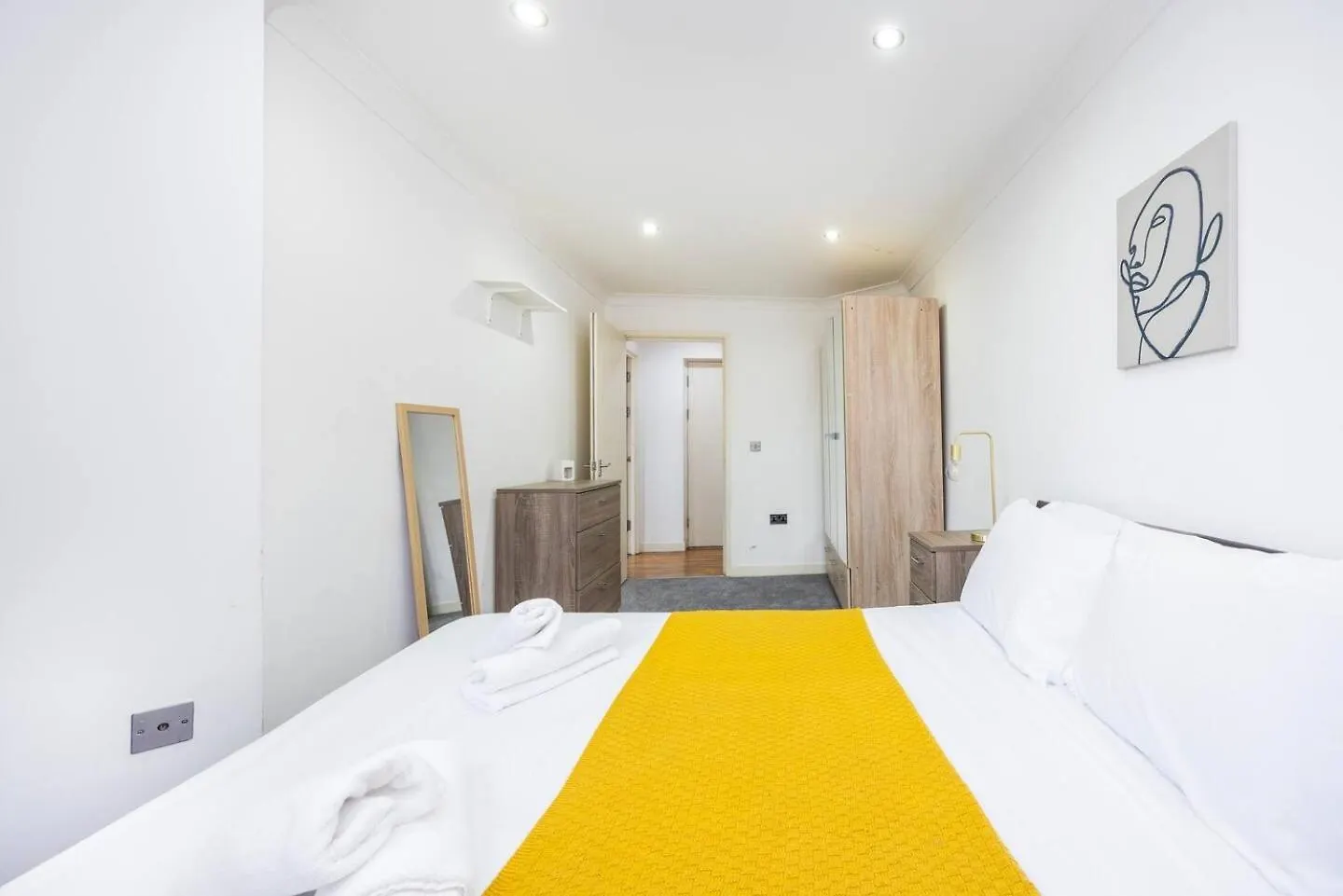 City Chic Apartment Steps From Liverpool Street London Holiday home