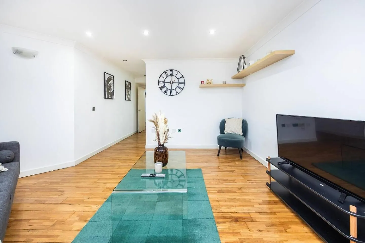 City Chic Apartment Steps From Liverpool Street London