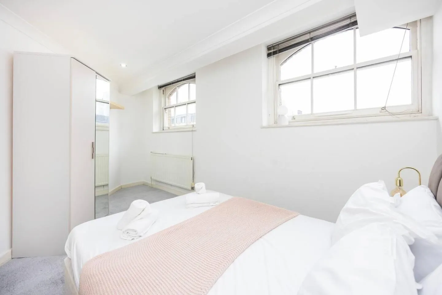 Holiday home City Chic Apartment Steps From Liverpool Street London
