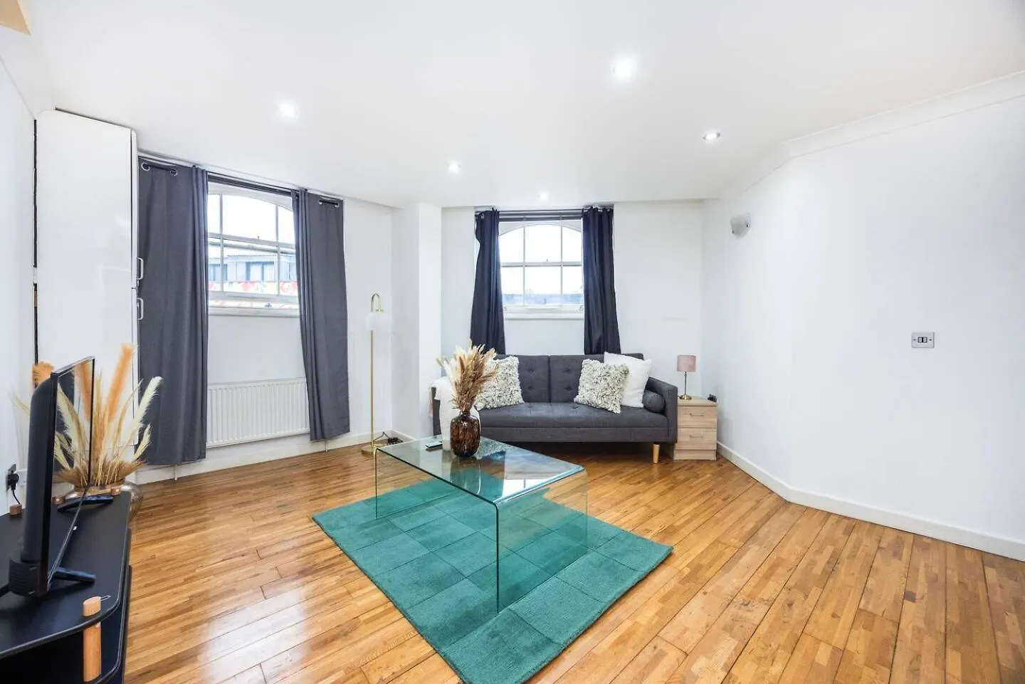 City Chic Apartment Steps From Liverpool Street London 0*,