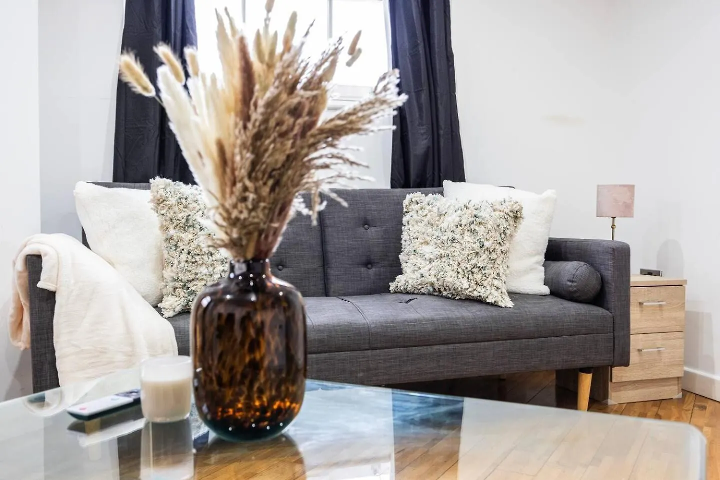 City Chic Apartment Steps From Liverpool Street London