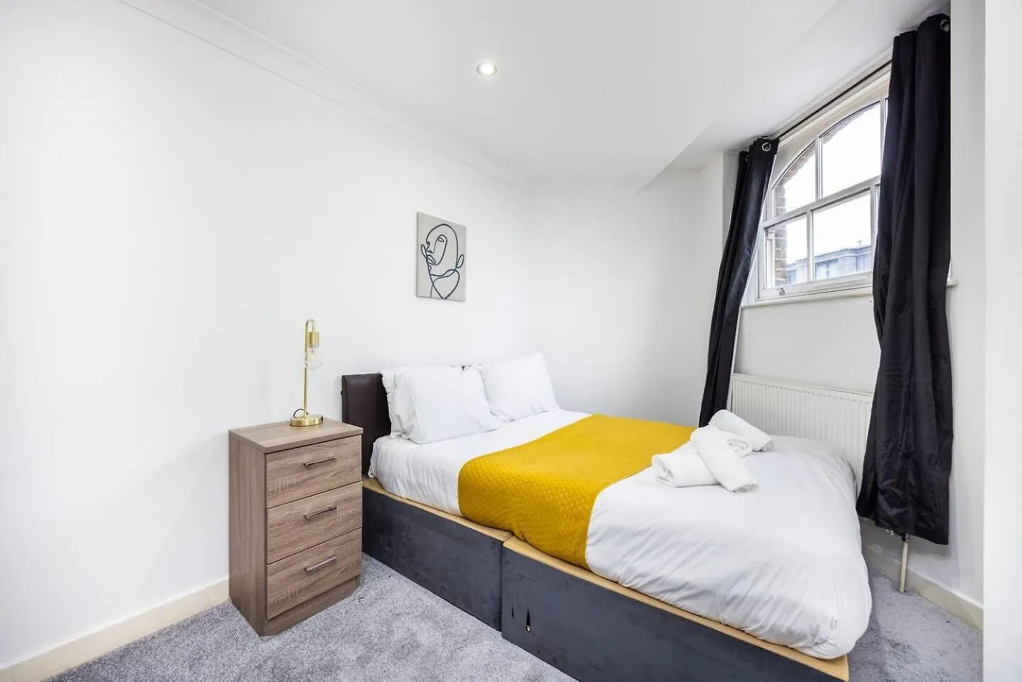 City Chic Apartment Steps From Liverpool Street London