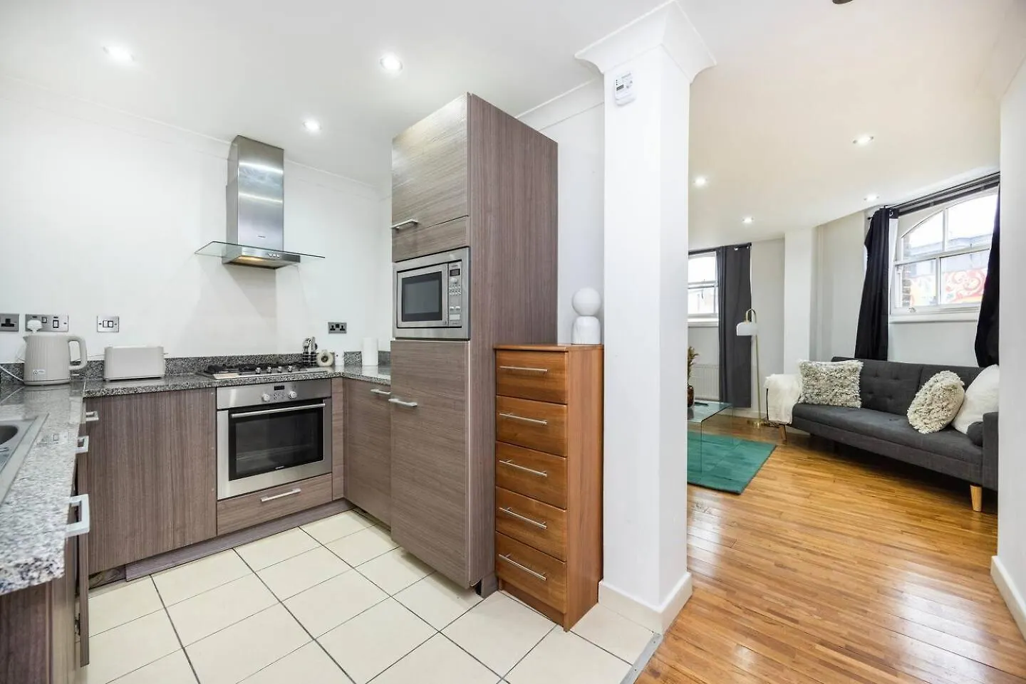 Holiday home City Chic Apartment Steps From Liverpool Street London